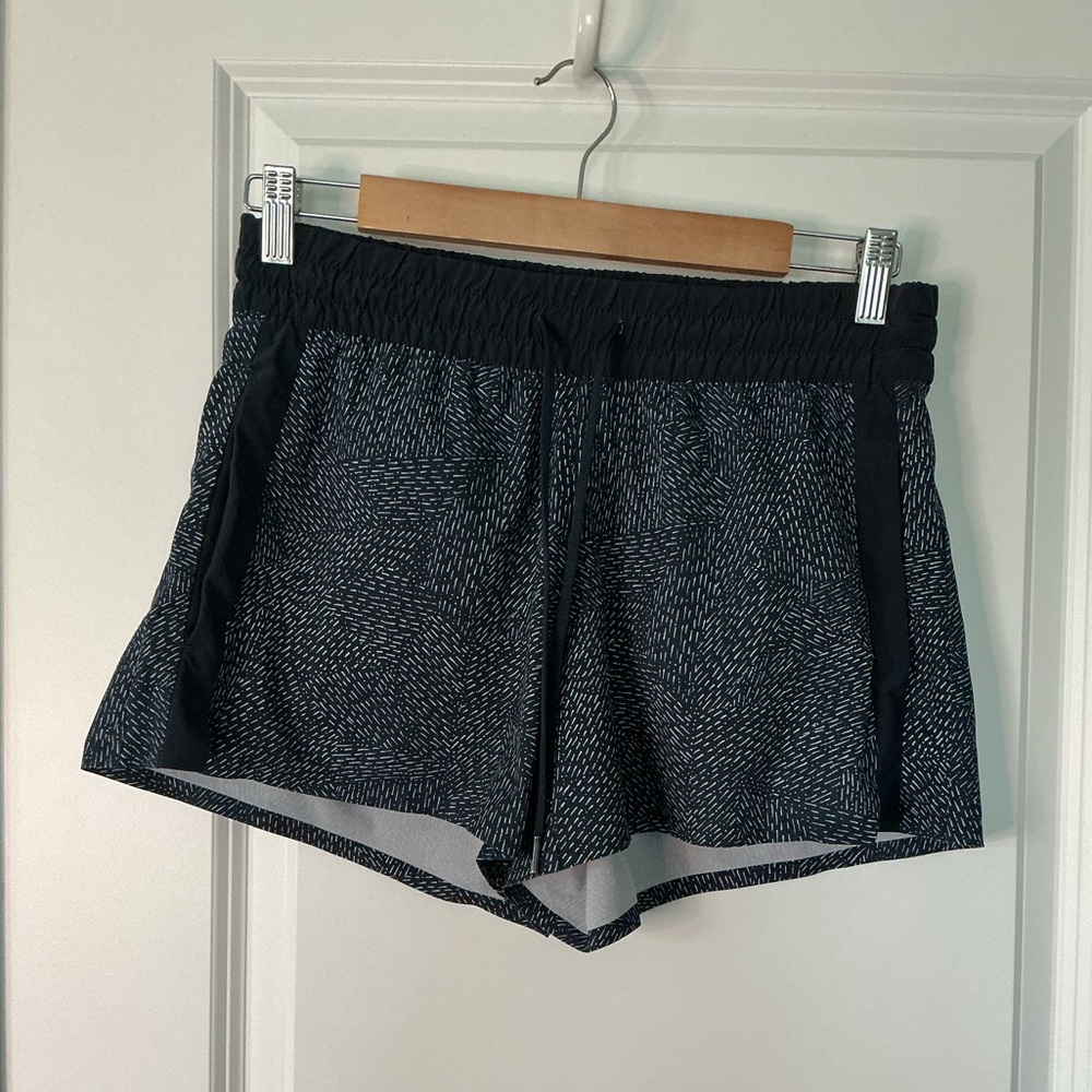 Athleta Women’s Printed Baja Short Woodblock Texture/ Navy Size 4